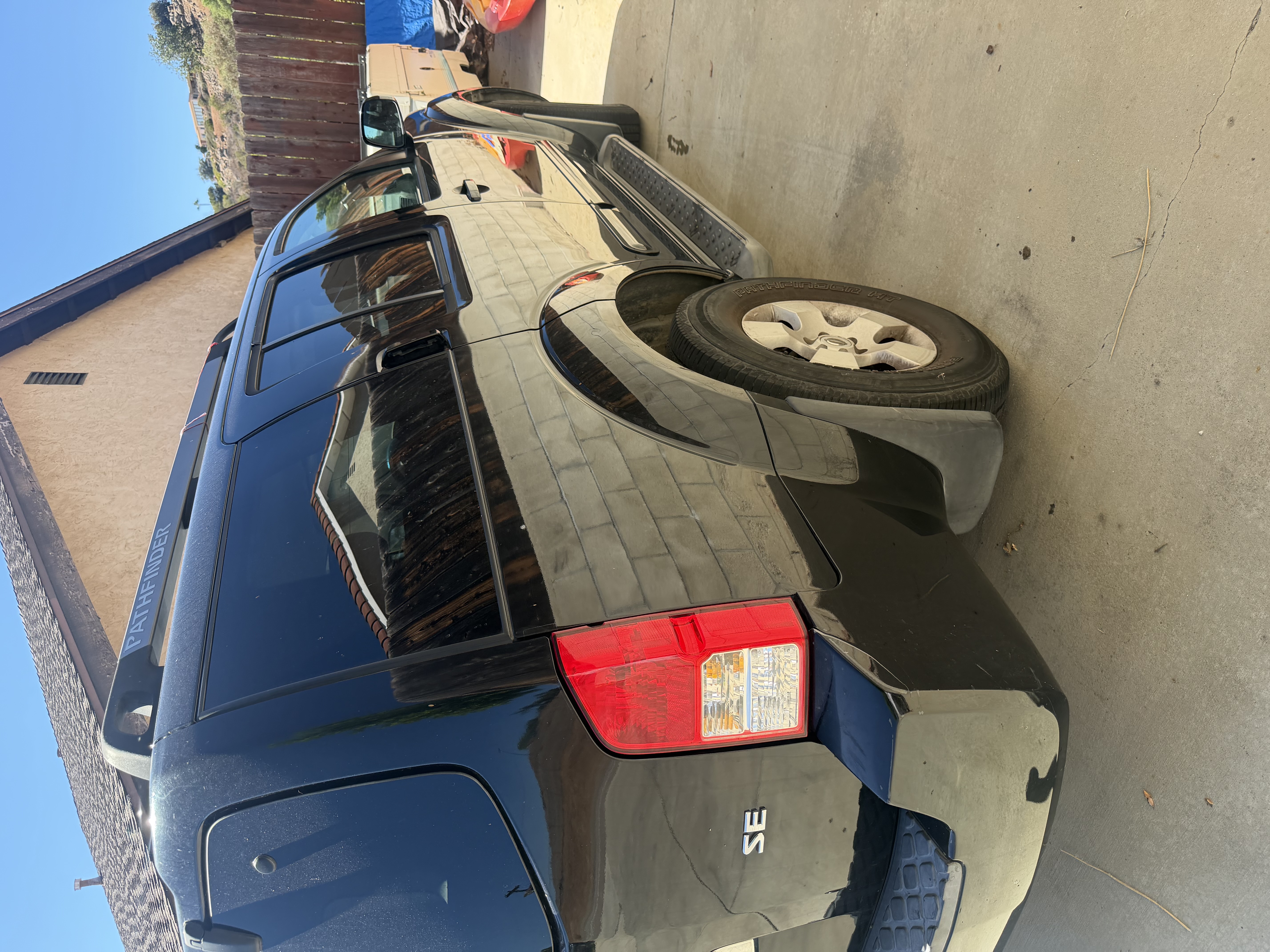 Used 2005 Nissan Pathfinder SE w/ (G01) SE Comfort Pkg RWD image 2