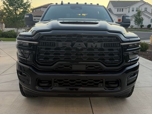 Used 2025 RAM 2500 Limited AWD/4WD image 2