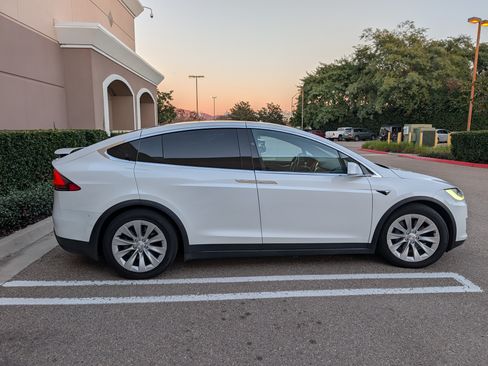 Used 2016 Tesla Model X 90D image 5