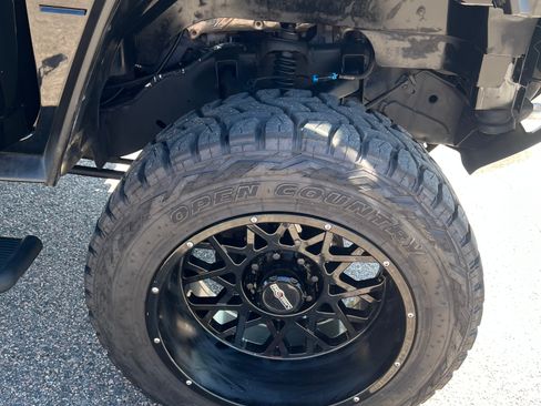 Used 2005 HUMMER H2 Luxury w/ Preferred Equipment Group image 11