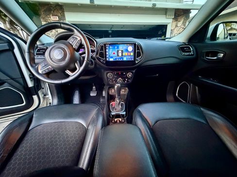 Used 2019 Jeep Compass Latitude FWD image 9