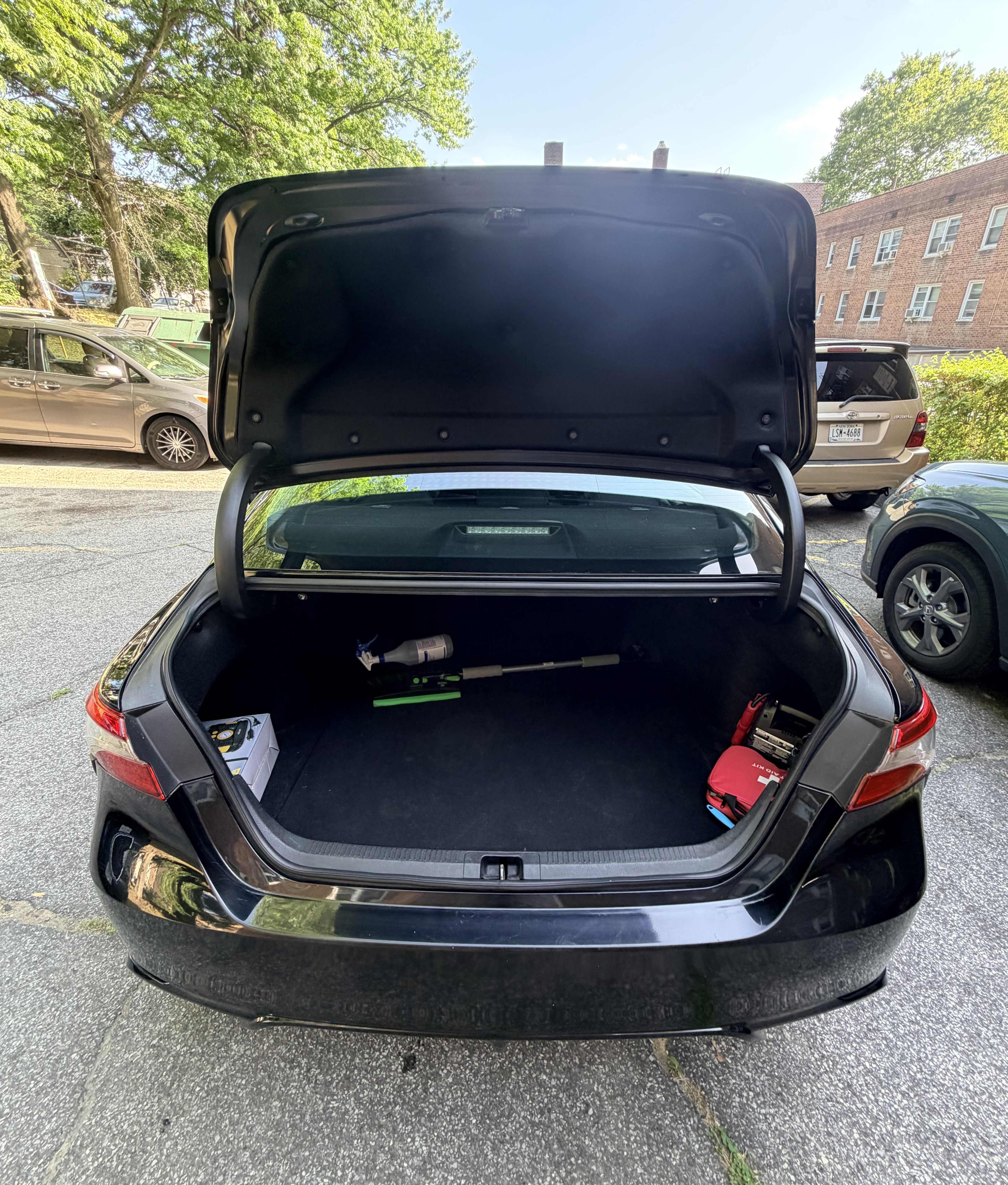 Used 2018 Toyota Camry SE FWD image 2