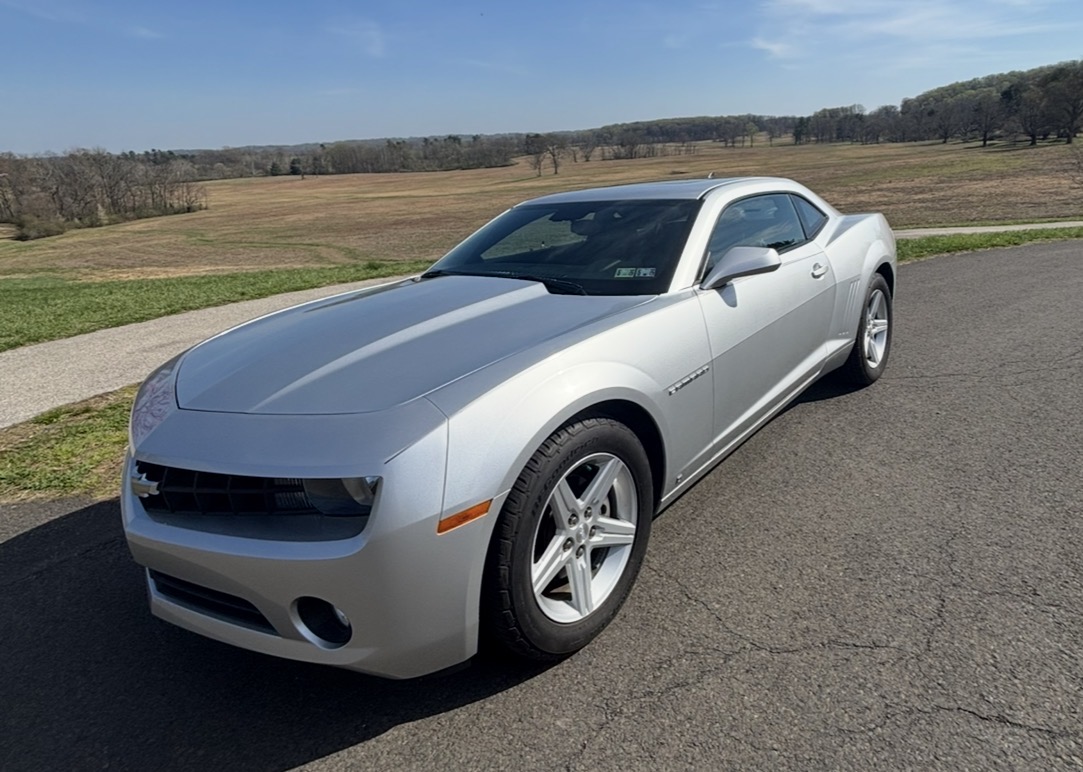 Used 2010 Chevrolet Camaro LT RWD image 1