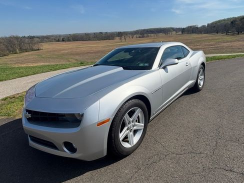 Used 2010 Chevrolet Camaro LT RWD image 1