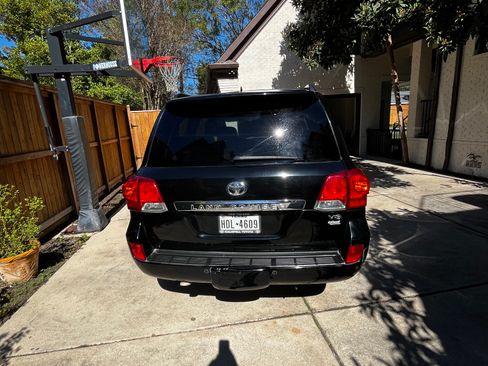 Used 2014 Toyota Land Cruiser image 5