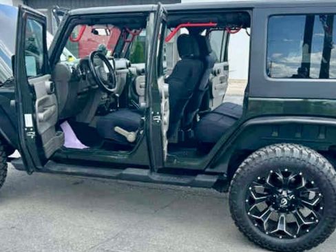 Used 2010 Jeep Wrangler Unlimited Sport image 6