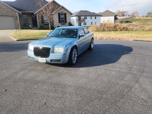 Used 2009 Chrysler 300 LX image 17