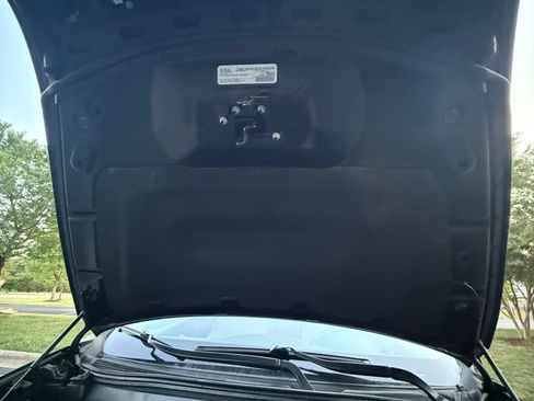 Used 2018 Jeep Cherokee Overland w/ Technology Group AWD/4WD image 29