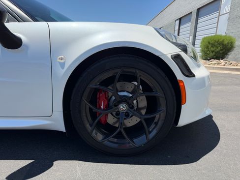Used 2018 Alfa Romeo 4C Coupe w/ Coupe Track Package 1 RWD image 28