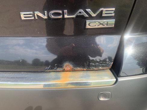 Used 2010 Buick Enclave CXL w/ Trailering Provision Package FWD image 12