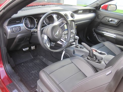 Used 2023 Ford Mustang GT Premium image 9