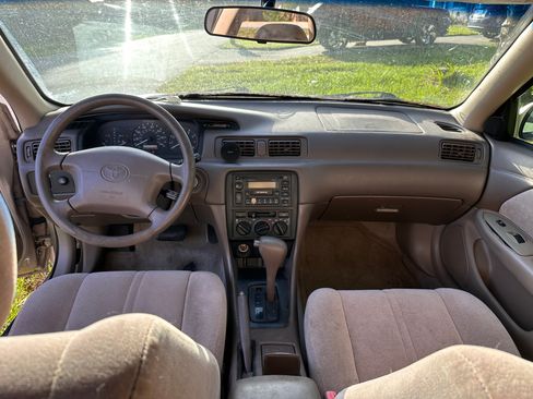 Used 1999 Toyota Camry LE FWD image 9