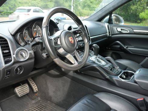 Used 2016 Porsche Cayenne GTS AWD/4WD image 9