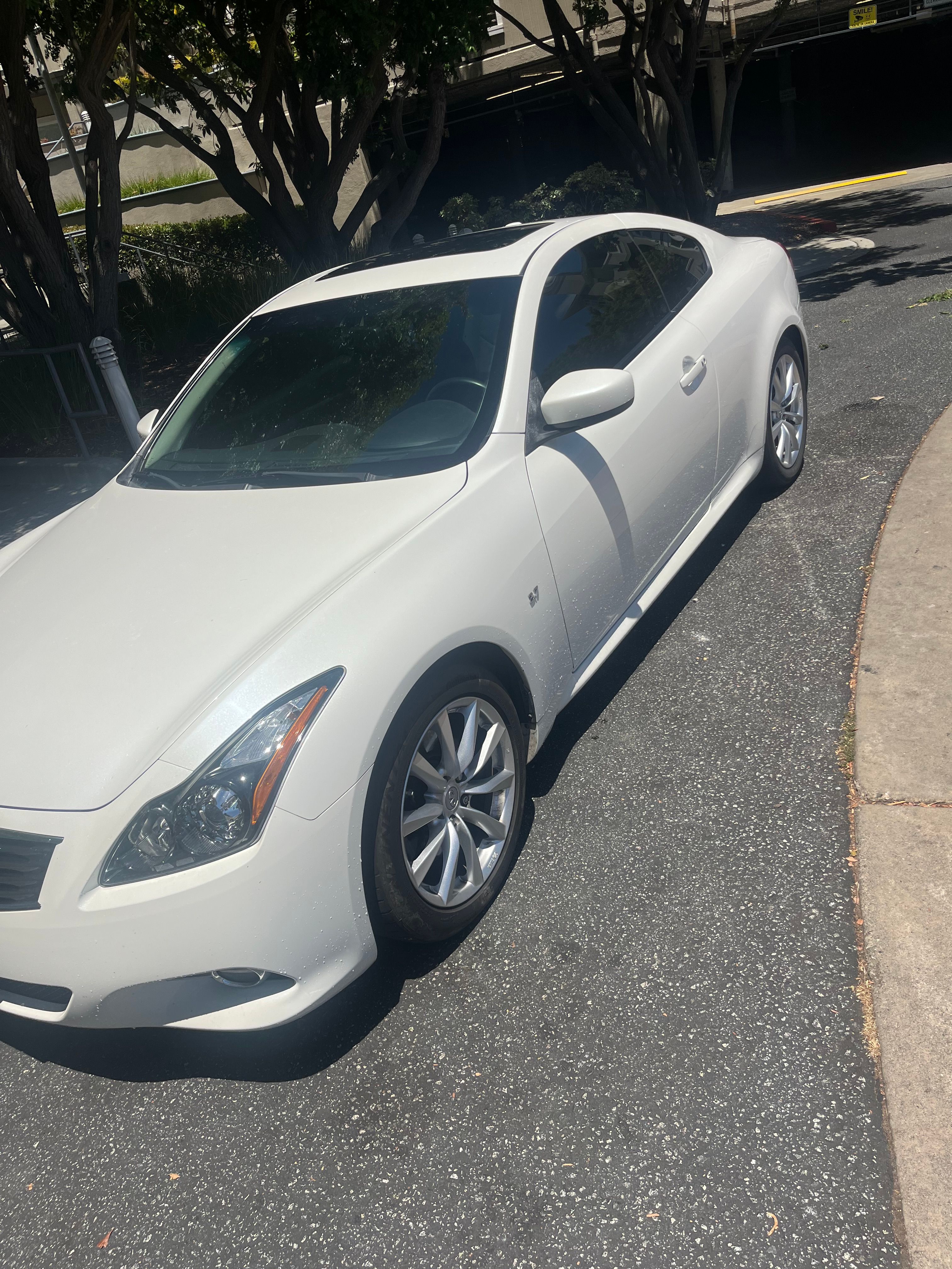 Used 2015 INFINITI Q60 Journey w/ Premium Package RWD image 1