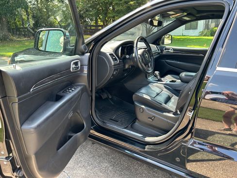Used 2018 Jeep Grand Cherokee Overland RWD image 16