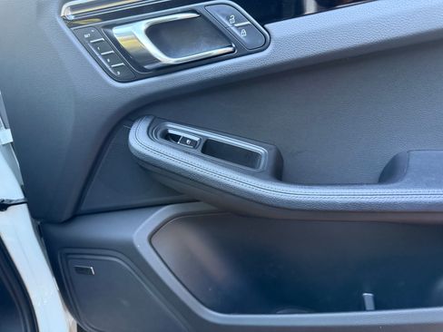 Used 2022 Porsche Macan image 10