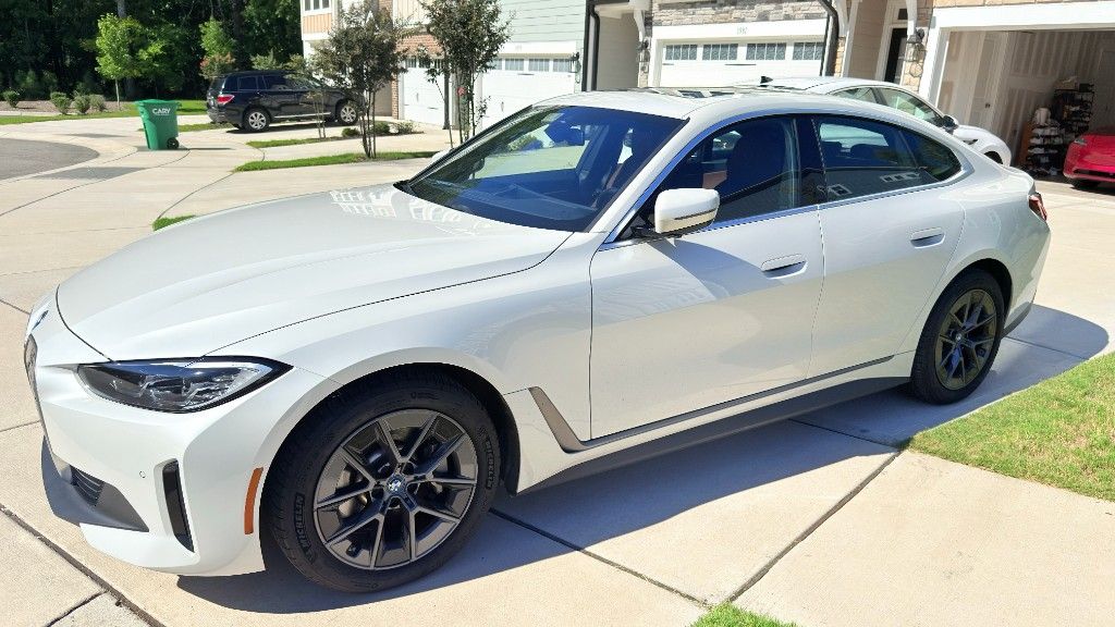 Used 2023 BMW i4 eDrive35 RWD image 1