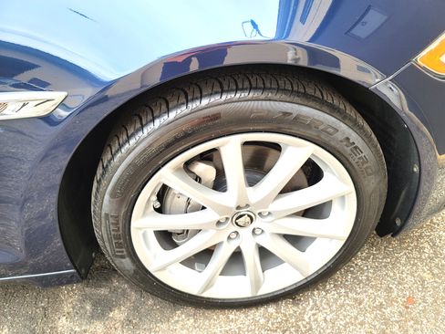 Used 2013 Jaguar XJ AWD image 9