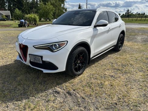 Used 2018 Alfa Romeo Stelvio AWD w/ Cold Weather Package image 9