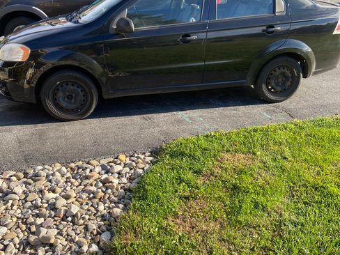 Used 2010 Chevrolet Aveo LT w/ Driver Convenience Package image 1