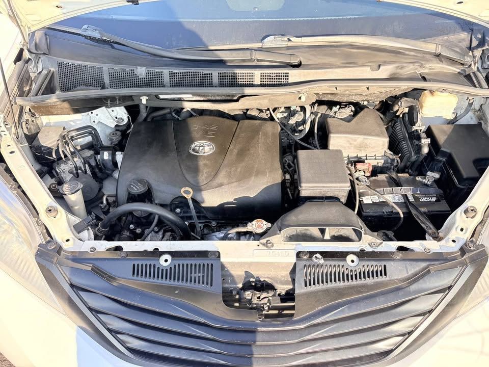 Used 2017 Toyota Sienna L FWD image 11