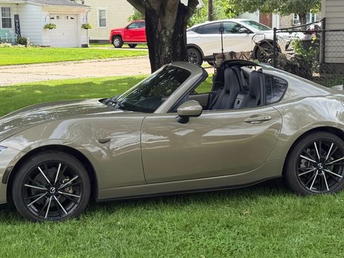 Used 2024 MAZDA MX-5 Miata RF Grand Touring w/ Appearance Package RWD image 4