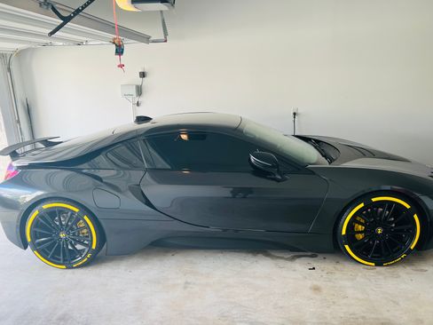 Used 2019 BMW i8 Coupe 2D image 4