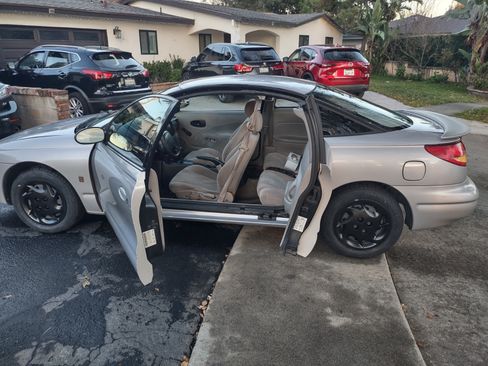 Used 1999 Saturn S-Series SC2 image 11
