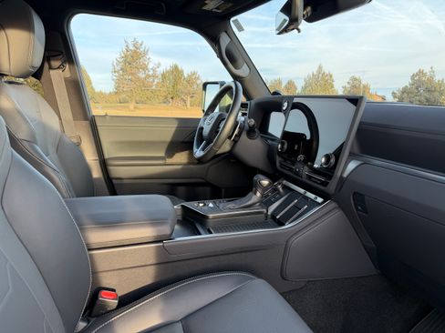 Used 2024 Lexus GX 550 w/ Accessory Package (Z1) image 11