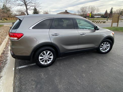 Used 2016 Kia Sorento LX image 9