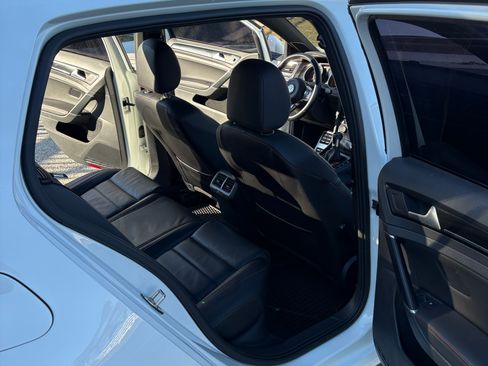 Used 2017 Volkswagen GTI SE image 17