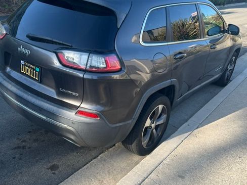 Used 2019 Jeep Cherokee Limited FWD image 8