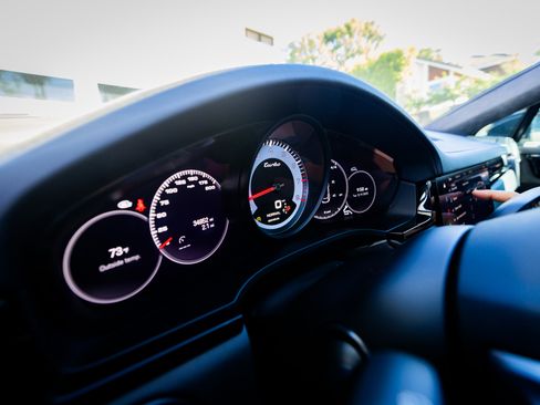 Used 2022 Porsche Cayenne Turbo image 25