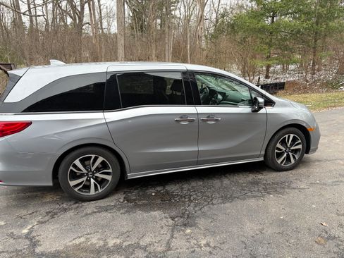 Used 2018 Honda Odyssey Elite image 2