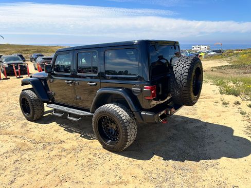 Used 2018 Jeep Wrangler Unlimited Rubicon image 1