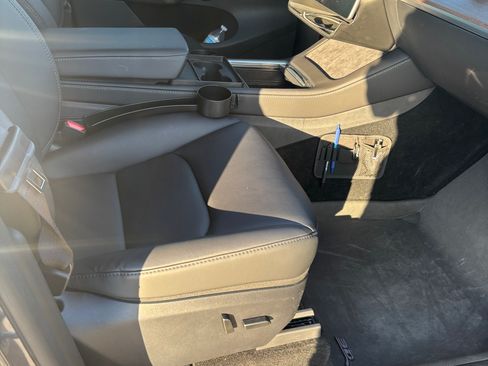 Used 2023 Tesla Model Y Performance image 21