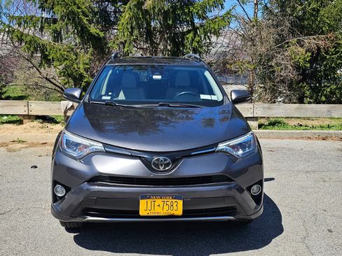 Used 2018 Toyota RAV4 Limited image 8