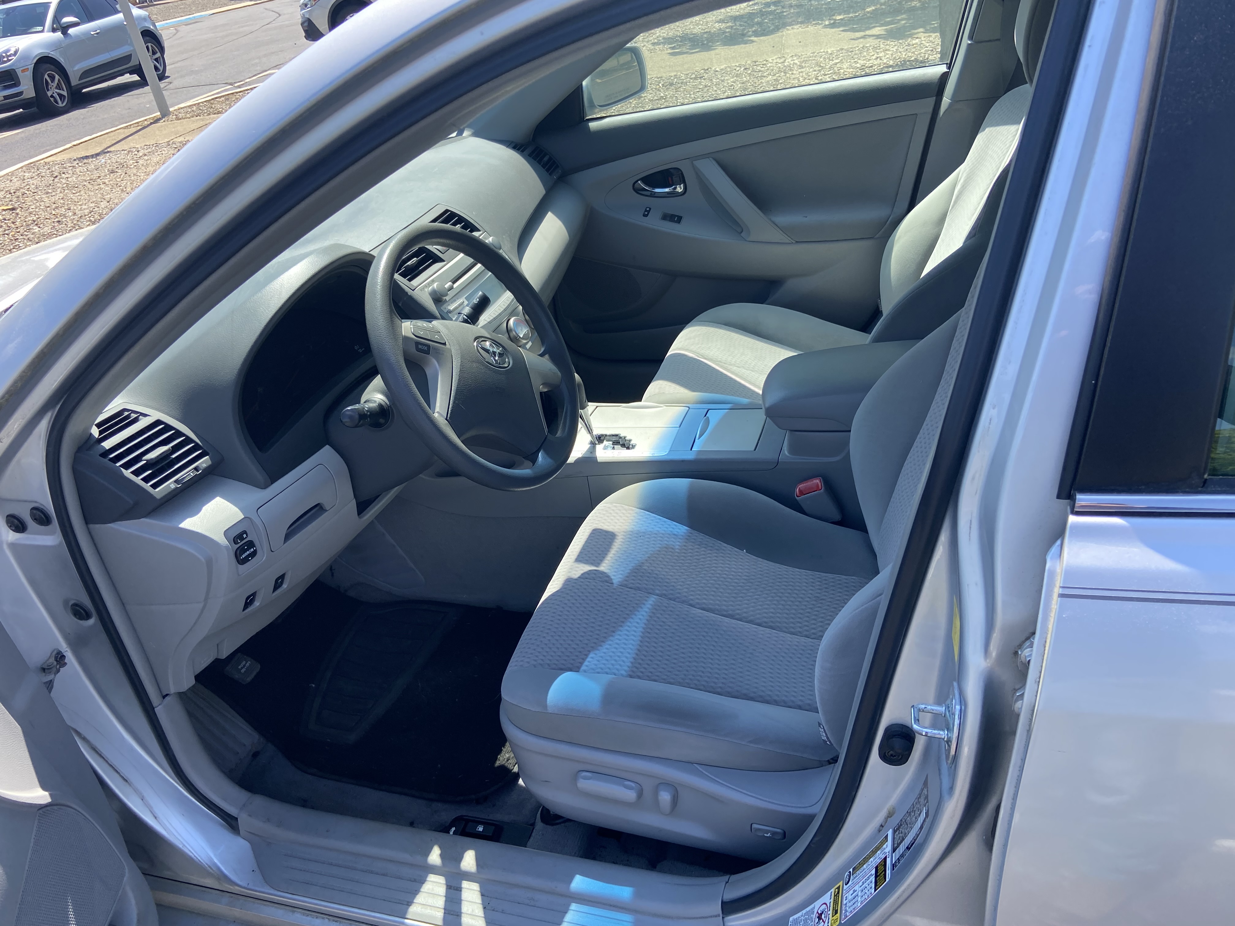 Used 2011 Toyota Camry LE w/ LE Extra-Value Pkg FWD image 5