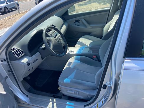Used 2011 Toyota Camry LE w/ LE Extra-Value Pkg FWD image 5
