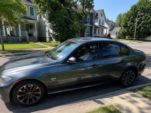 Used 2011 BMW 328i xDrive Sedan w/ Premium Pkg 2 AWD/4WD image 1