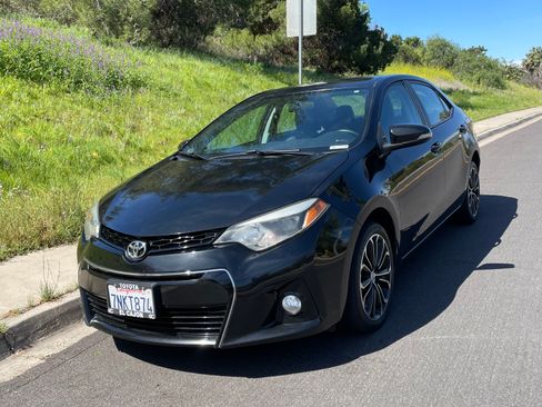 Used 2015 Toyota Corolla S image 2