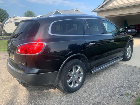 Used 2010 Buick Enclave CXL w/ Trailering Provision Package FWD image 5