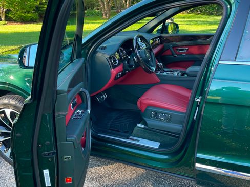 Used 2019 Bentley Bentayga AWD/4WD image 6