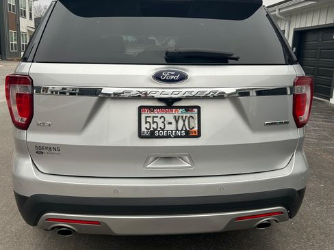 Used 2016 Ford Explorer XLT w/ Equipment Group 202A image 10