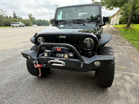 Used 2012 Jeep Wrangler Unlimited Rubicon w/ Dual Top Group AWD/4WD image 2