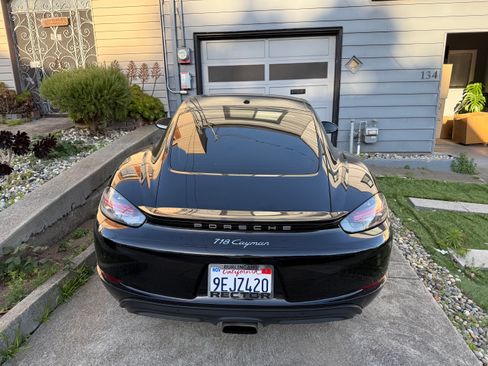 Used 2018 Porsche 718 Cayman RWD image 2