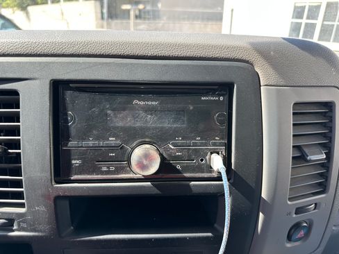 Used 2014 Nissan NV 2500 SV w/ V8 Appearance Package RWD image 10