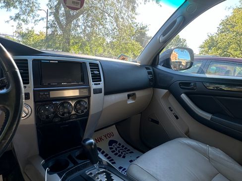 Used 2007 Toyota 4Runner Limited AWD/4WD image 2
