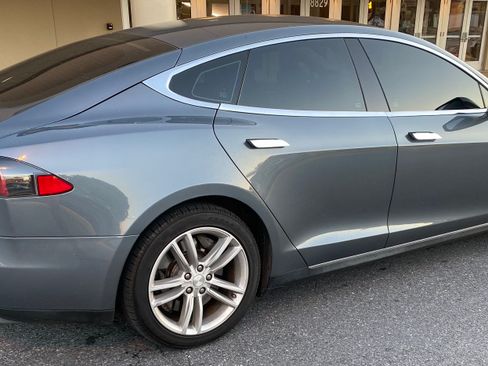 Used 2014 Tesla Model S P85 image 5