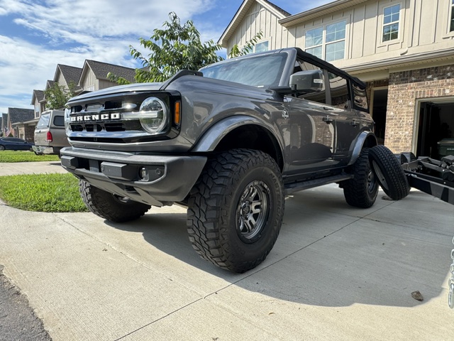 Used 2021 Ford Bronco Outer Banks AWD/4WD image 2